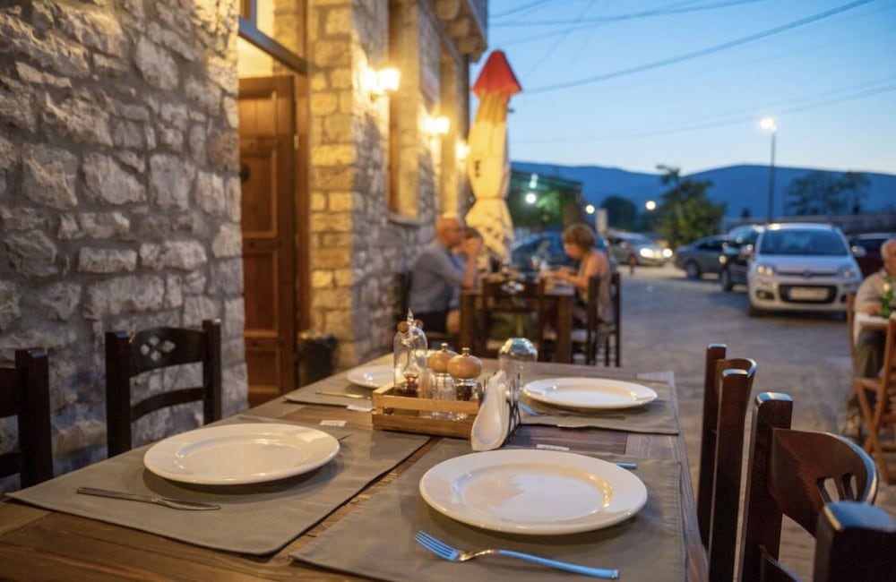 Фото Hotel Kapllani