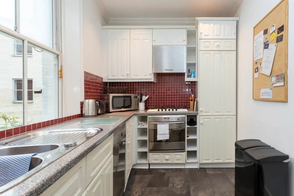 Фото 2 Bedroom 2 Bathroom Victorian Maisonette in Barbican