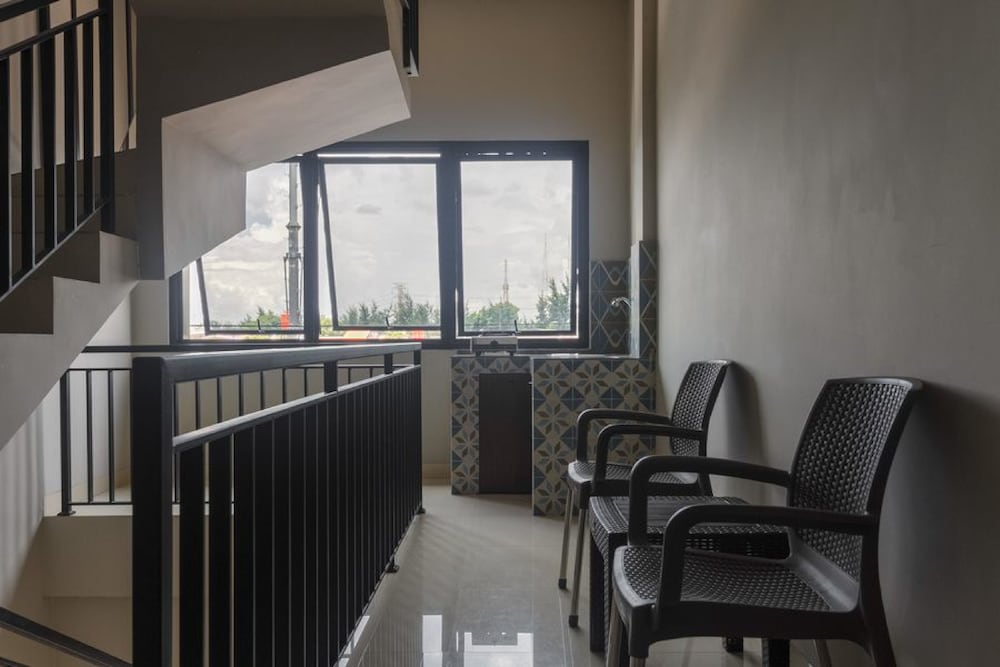 Фото RedDoorz near Puri Indah Mall