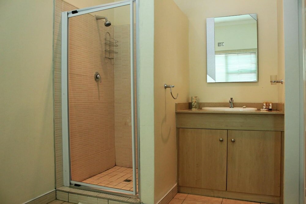 Фото The Lakehouse Guest House