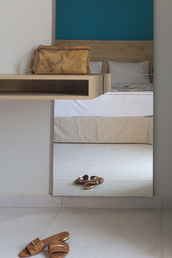 Фото Mythic Summer Hotel