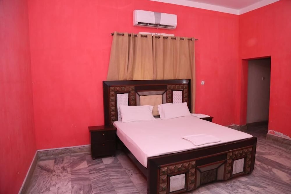 Фото Hotel Sareena Residence