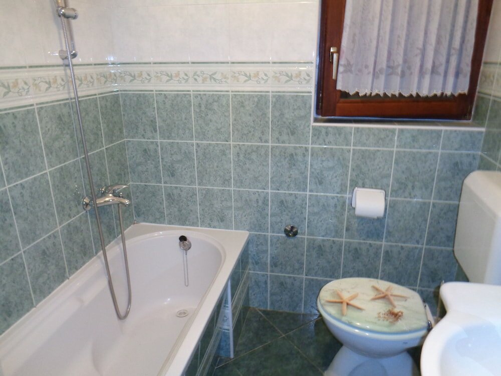 Фото Apartments Ivica - Quiet Street