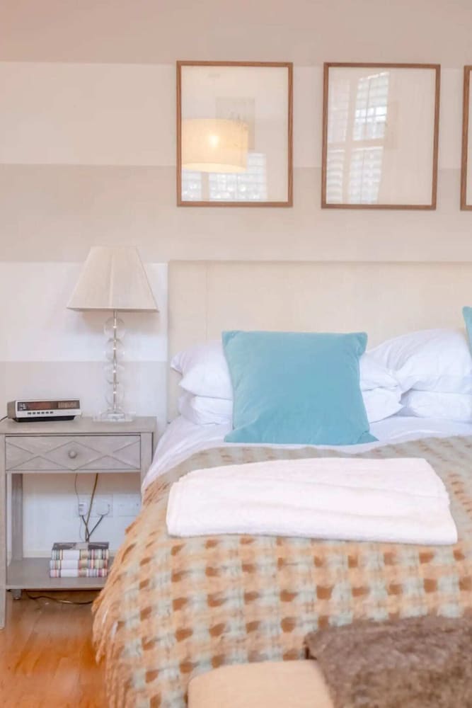 Фото Quaint and Central Studio Flat - Chelsea