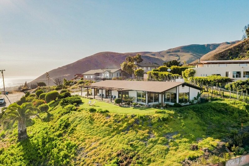 Гостиница Cliffridge by Avantstay Lush Malibu Hills Estate w Breathtaking Ocean Views