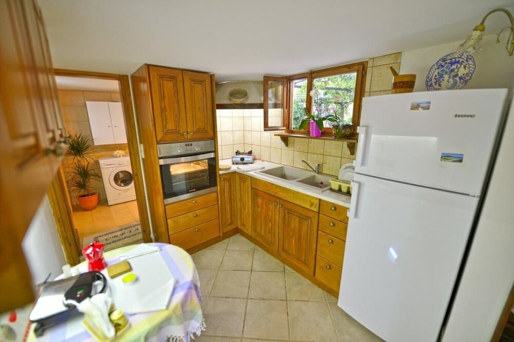 Фото Picturesque Traditional Stone House