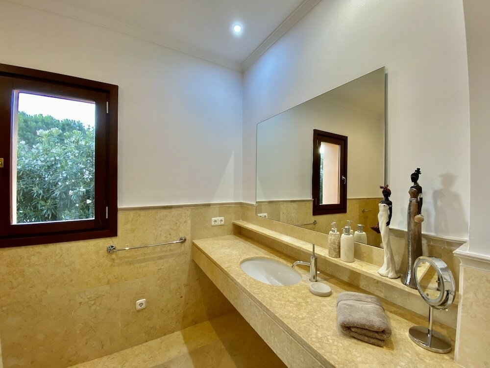 Фото Sotogrande White House Villa