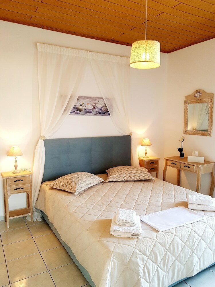 Фото Emmanouil Airport Beach Apartment