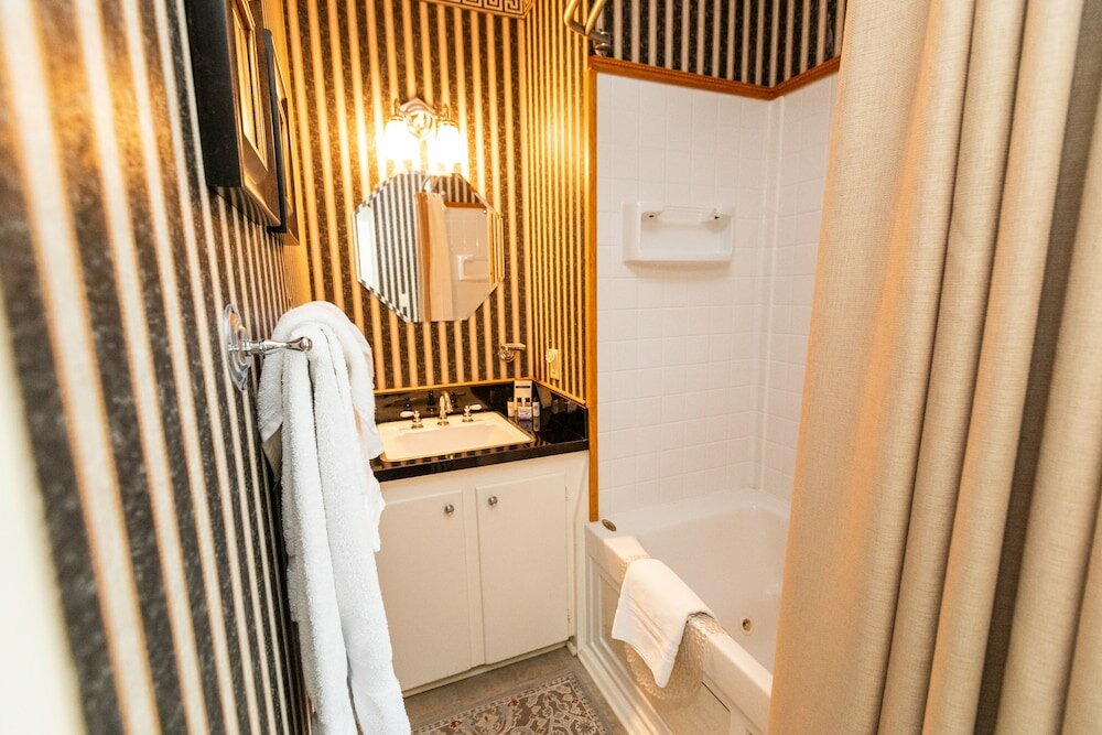 Фото Waybury Inn