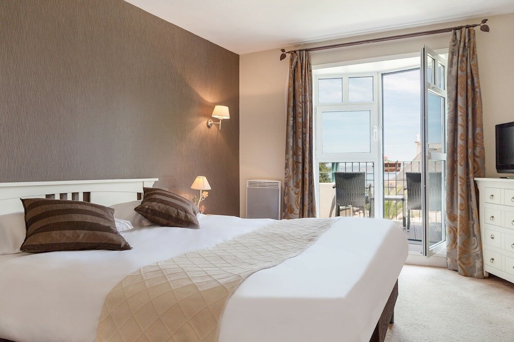 Фото Clos de Vallombreuse, The Originals Relais