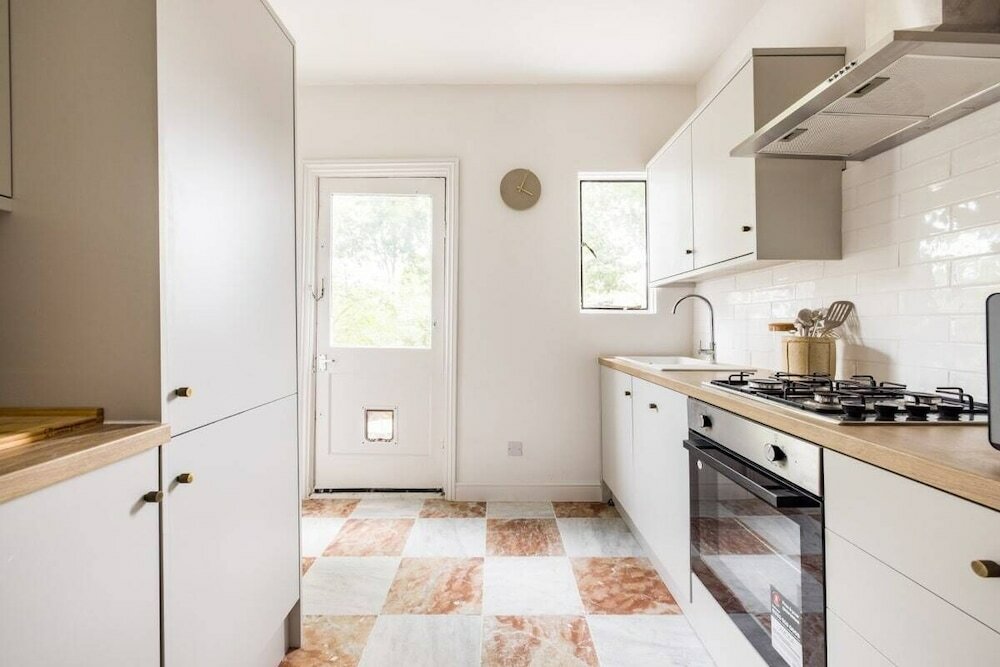 Фото The Eltham Classic - Stunning 1bdr Flat With Garden