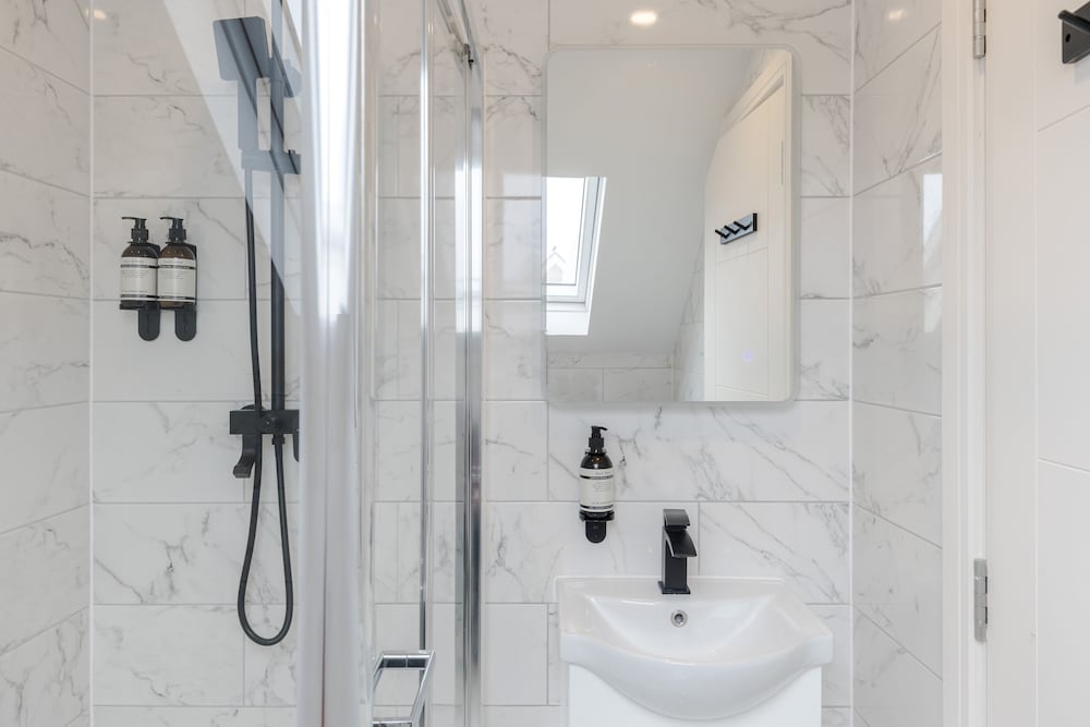 Фото Your Apartment Shepherd's Bush