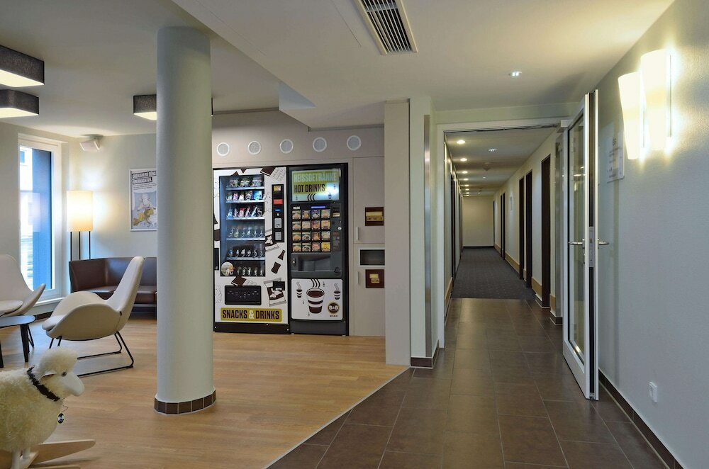 Фото B&b Hotel Würzburg