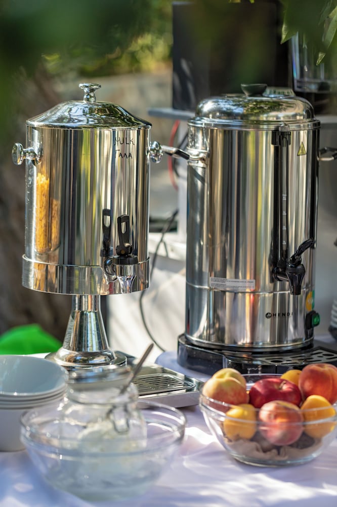 Фото Ampoulos Rooms & Apartments