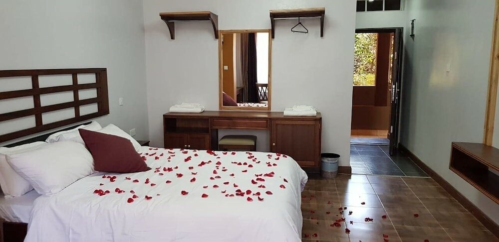 Фото Edgewood Country Place