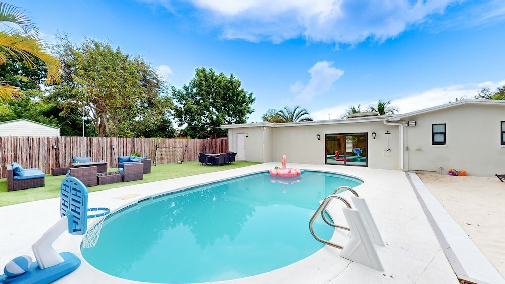 Фото Villa Camila 5br Luxury Home with Pool