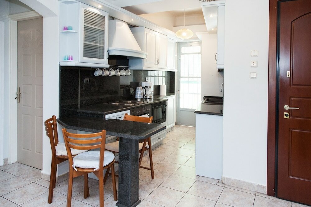 Фото Brand new apt in central Athens