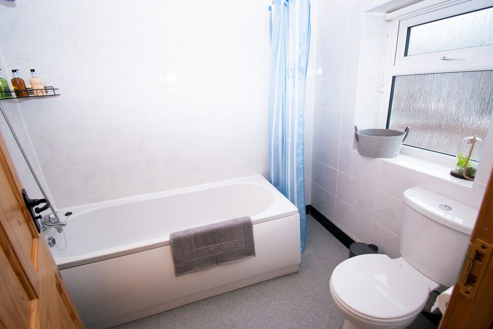 Фото Ideal Lodgings in Bury - Redvales