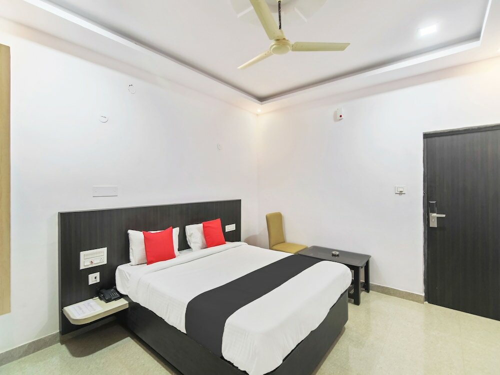 Фото Capital O 35621 Hotel Durga International