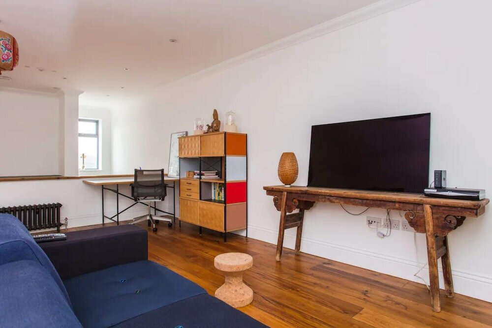 Фото Cosy 2 Bedroom Apartment With Great Outdoor Balcony