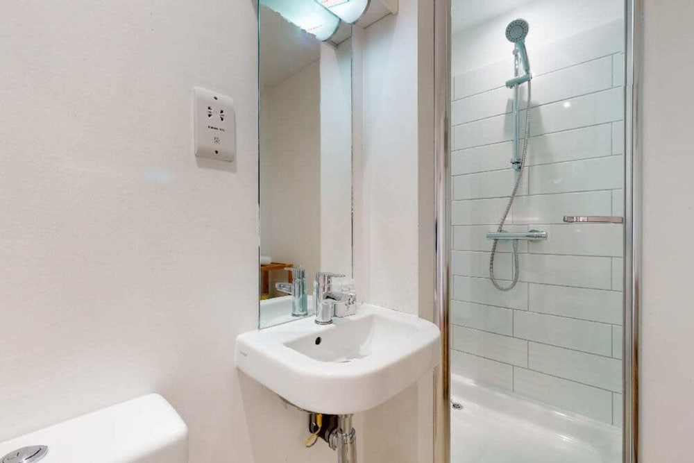 Фото Short let - Penthouse Apartment With West-facing Terrace