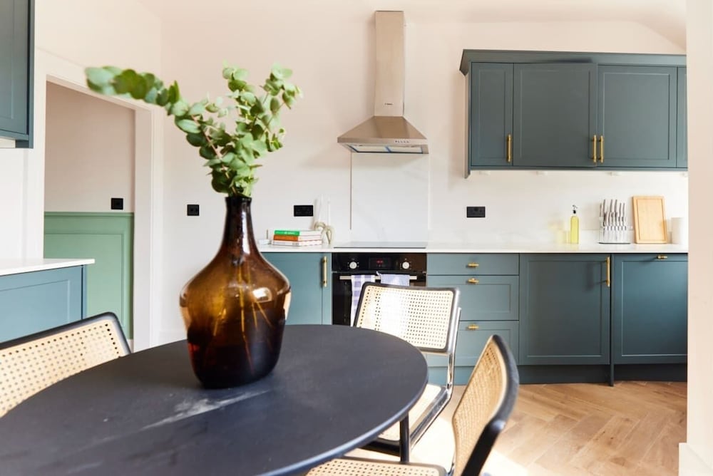 Фото The Elmfield Road Wonder - Dazzling 2bdr Flat