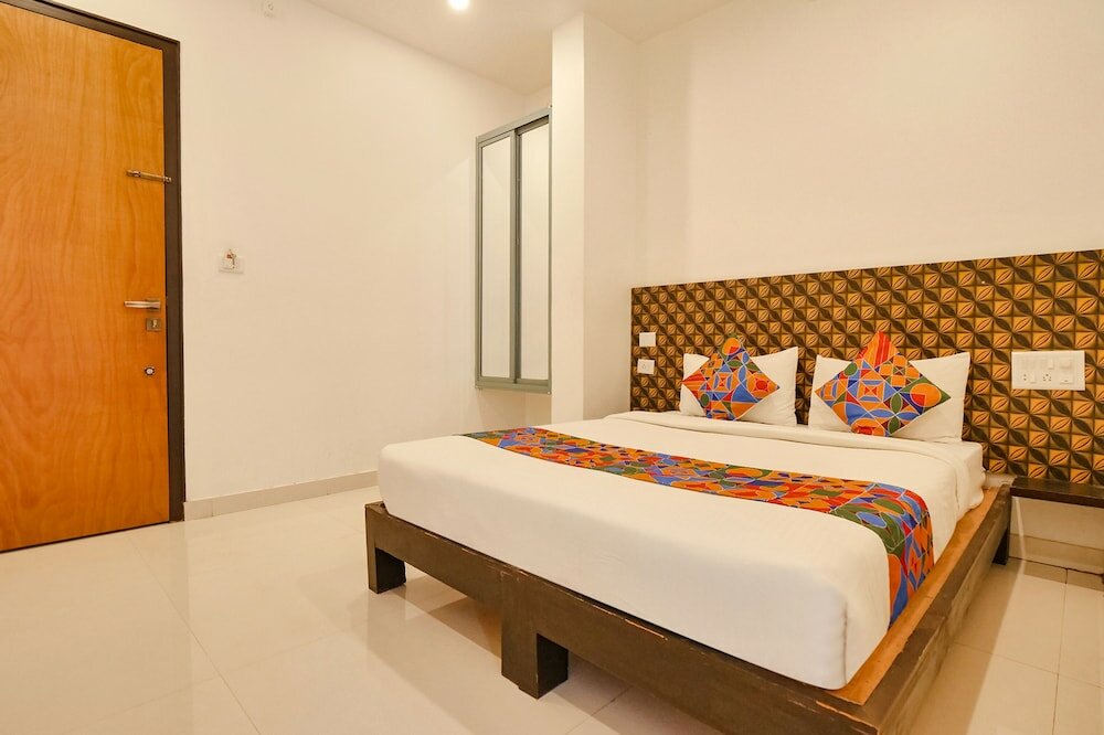 Фото Fabexpress Krishna Suites