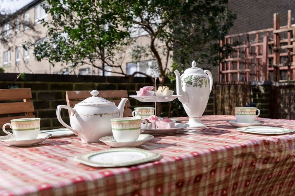 Фото Lovely 2 Bedroom Apartment With Garden, South Bank Westminster