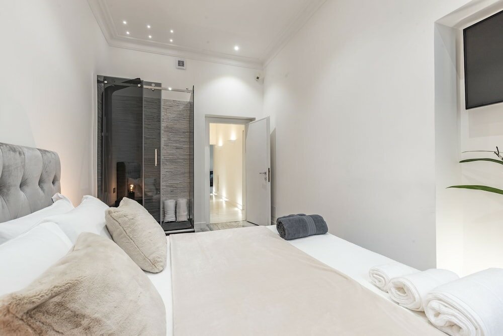 Фото Daphne Luxury Suites