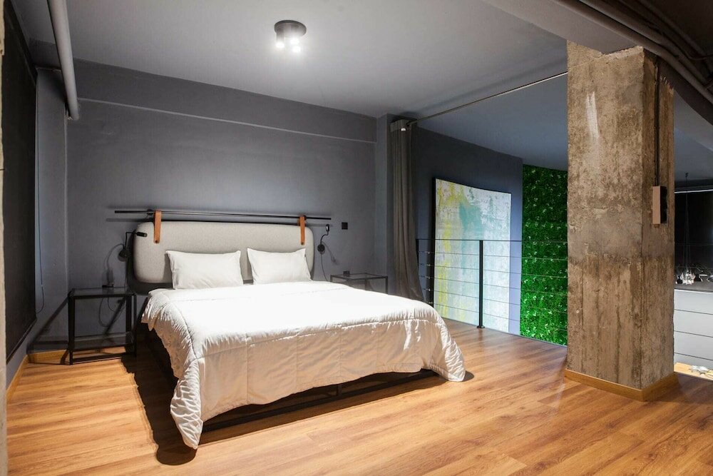 Фото Modern Industrial Apt In Neos Kosmos