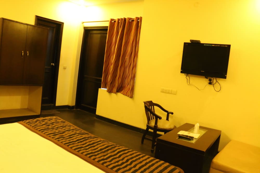 Фото Airport Hotel Delhi Aerocity Inn