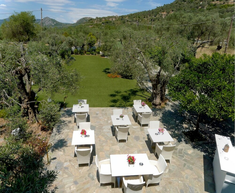 Фото Ampoulos Rooms & Apartments