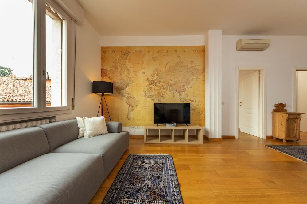 Фото HouSmart Sant'Isaia 67-2