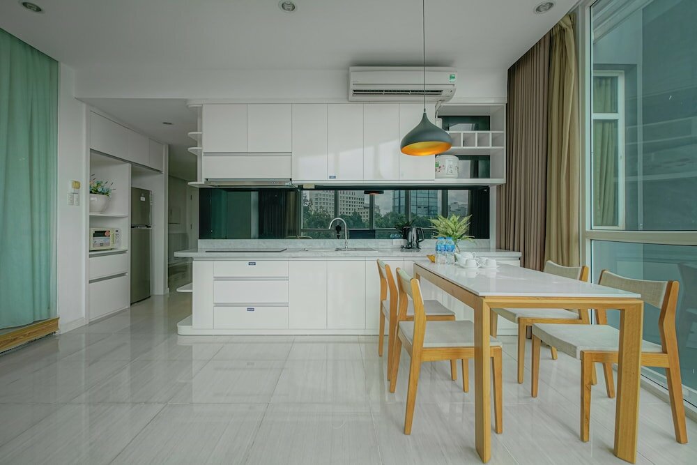 Фото City by night Ben Thanh Apartments