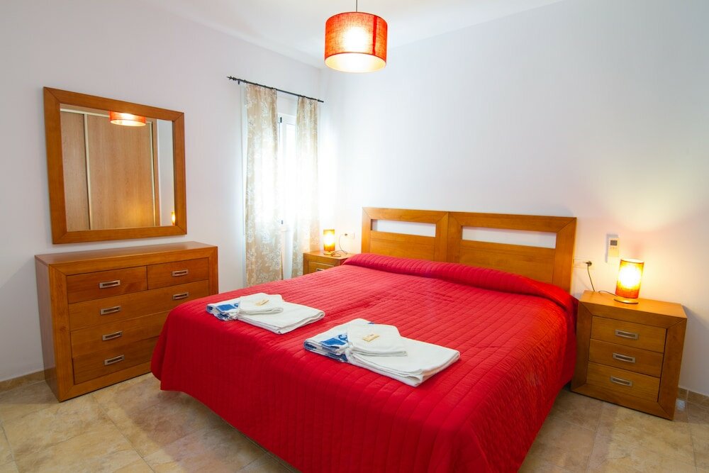 Фото Apartamentos Turísticos Manuel Martín