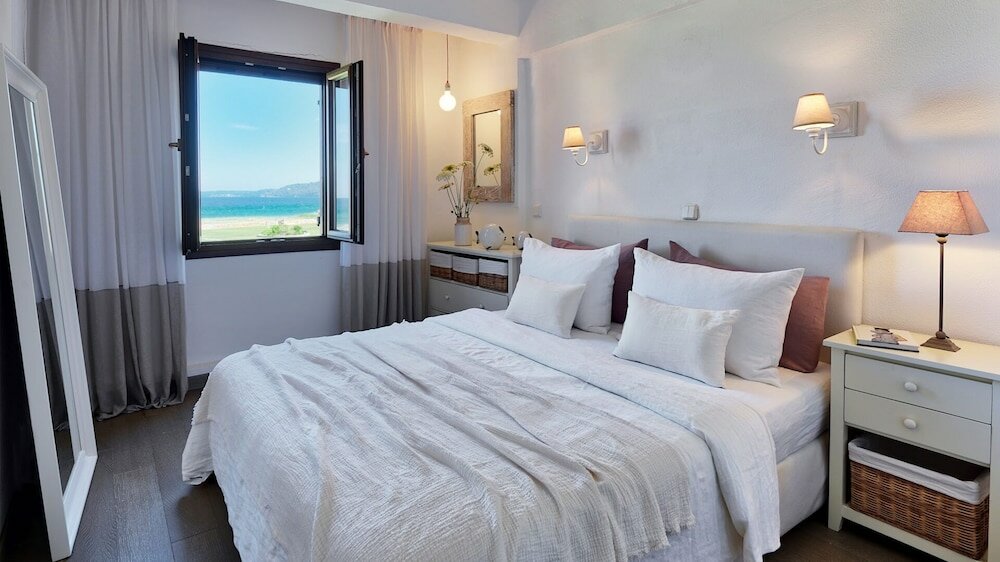 Фото Soleado Beachfront Villa