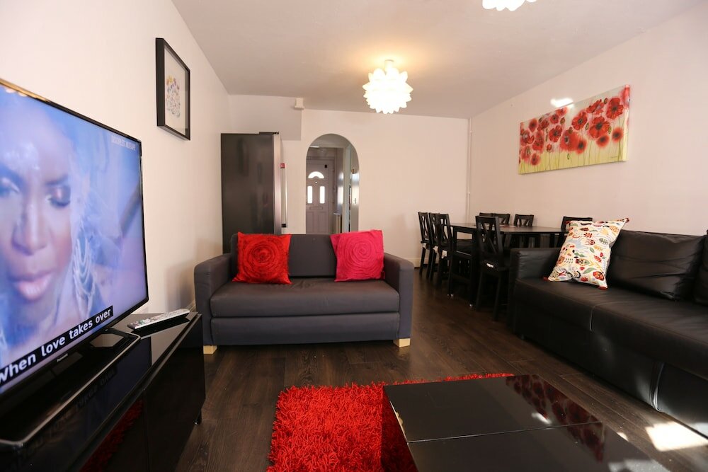 Фото Beautiful 3 Beds House - Thamesmead