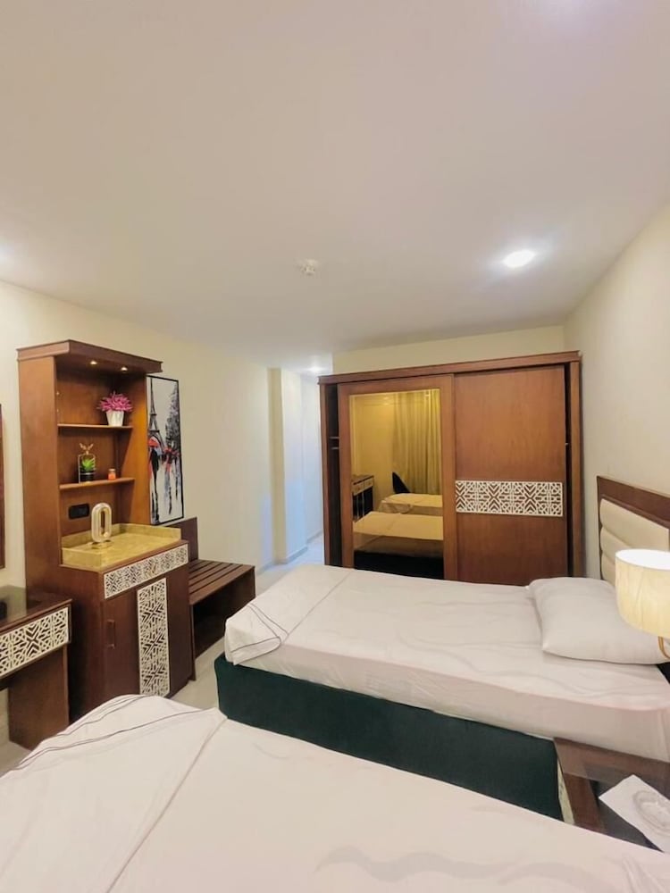 Фото Karnak Hotel