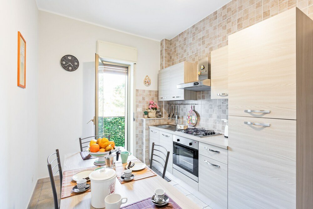 Фото Roomy And Bright Apartment With Balconies X6