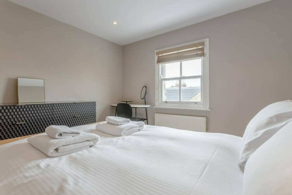 Фото Contemporary 2bd Flat w Patio, Clapham!