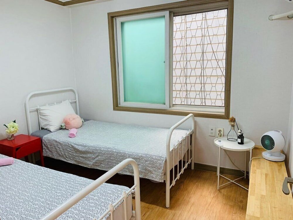 Фото 1 Kay House - Place 4 - Hostel