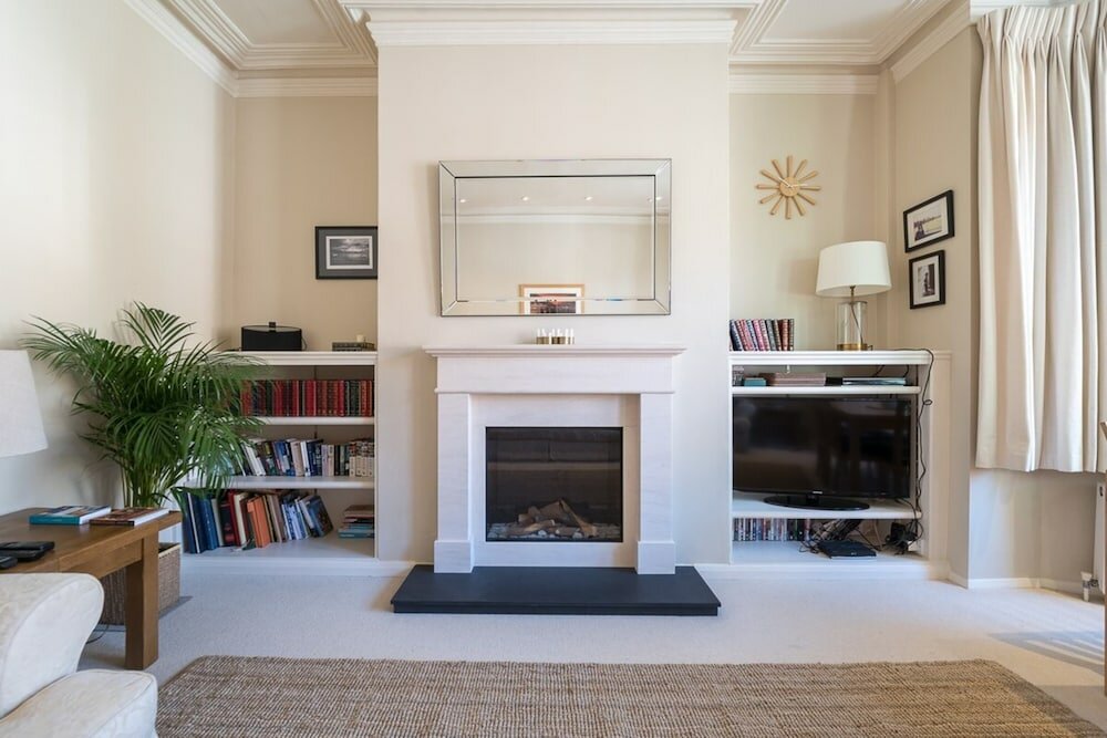 Фото Homely 2 Bedroom Victorian Apartment in Hampstead