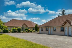 Villa Hôtel (Auvergne-Rhône-Alpes, Isère, Arrondissement de Vienne, Saint-Clair-du-Rhône, Zone Artisanale Saint Clair 2000), hotel