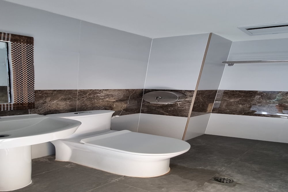 Фото Oyo 997 Attic Capsule Hotel