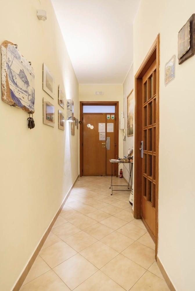 Фото Pompei Window