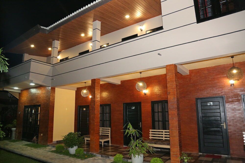 Фото Edwin's Air-port stay