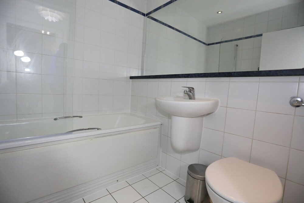 Фото Beautiful 2 beds Woolwich Central Apt