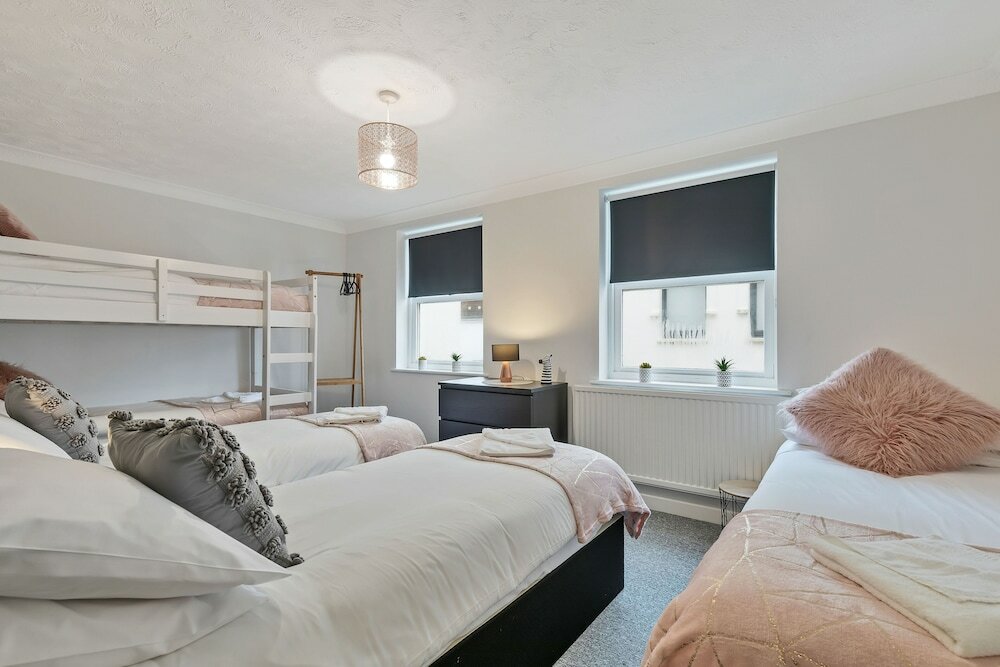 Фото Seabright Townhouse by My Getaways Parking for one car