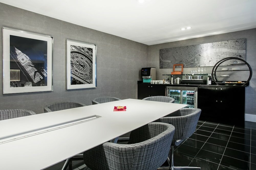 Фото Crowne Plaza London - Ealing