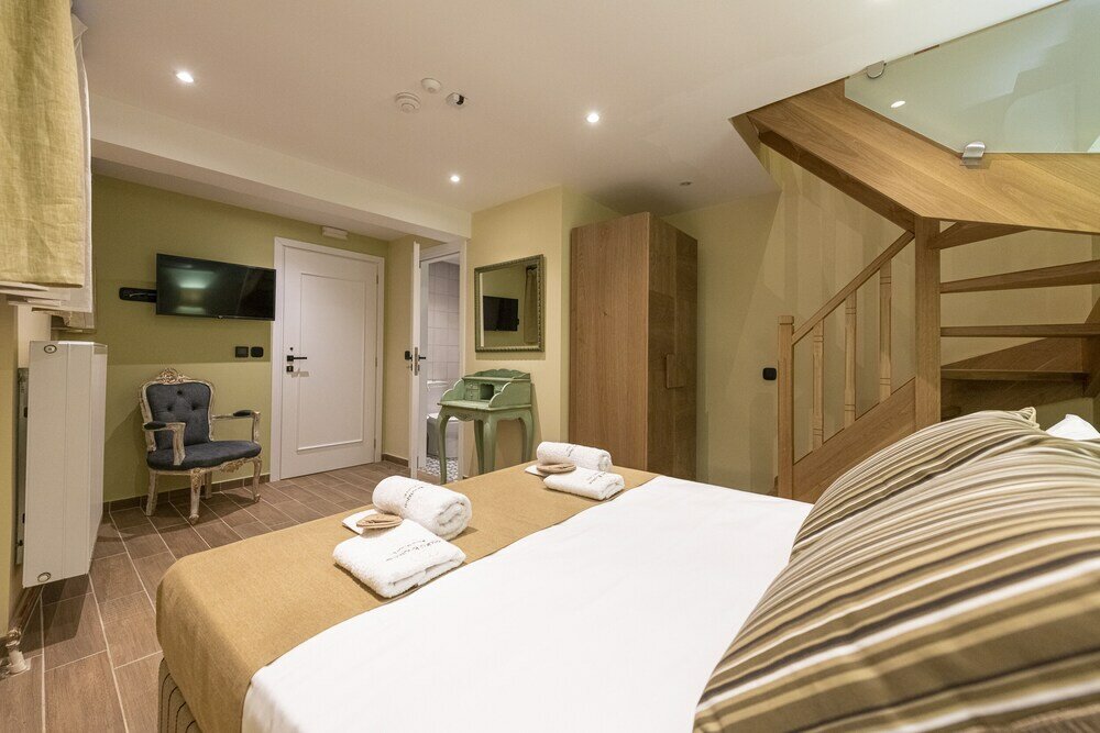 Фото Plaka Boutique Apartments